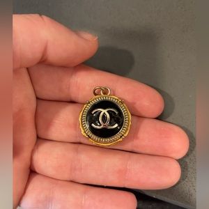 CHANEL necklace pendant